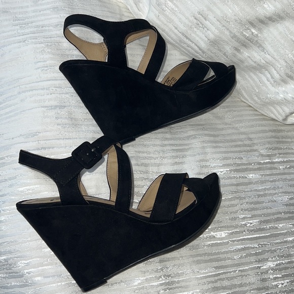 American Rag Women's 'Rachey' Black Suede Wedge Platform Heel Sandals Size 8.5 M - Picture 8 of 13